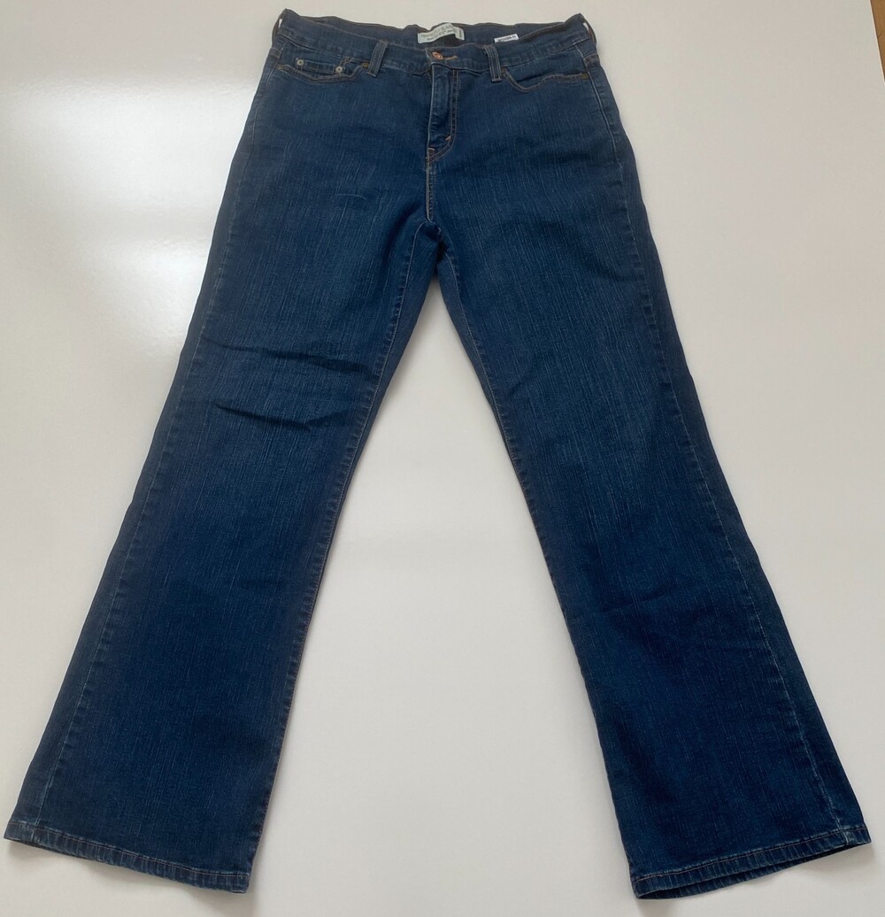 Levi's 512 Women's size 12M Perfectly Slimming Bootcut Stretch Jeans 31"